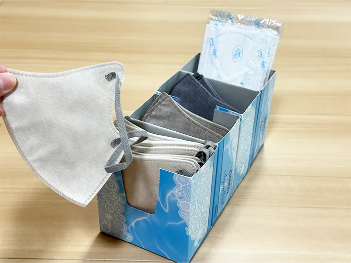 ティッシュの空箱をマスクの収納ケースにしている画像（撮影：grapeライフハック編集部）