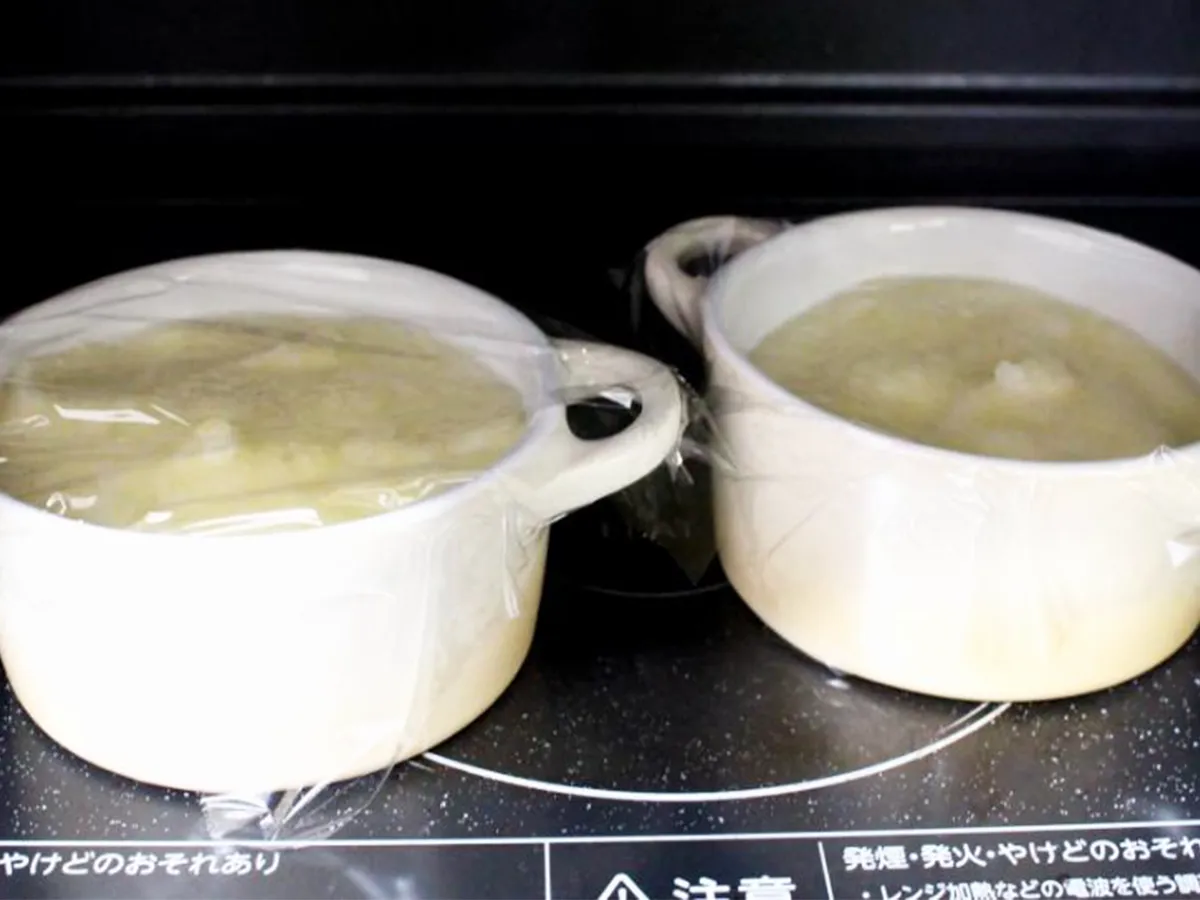 ジャガイモを電子レンジで加熱する前の場面（撮影：キジカク）