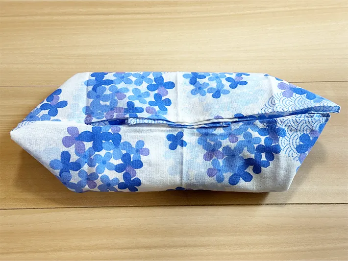 手ぬぐいの端をきれいに整えた画像（撮影：grapeライフハック編集部）