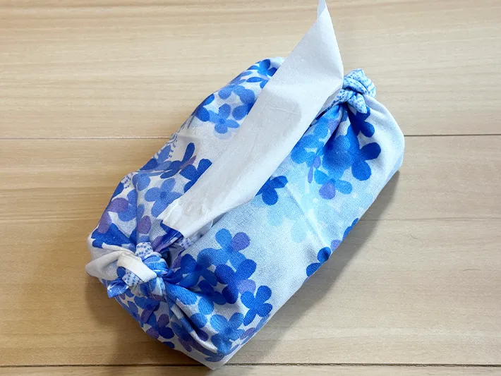 手ぬぐいで作ったティッシュケースの完成画像（撮影：grapeライフハック編集部）