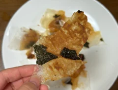 ライスペーパーチップス醤油味（撮影：grapeフード編集部）