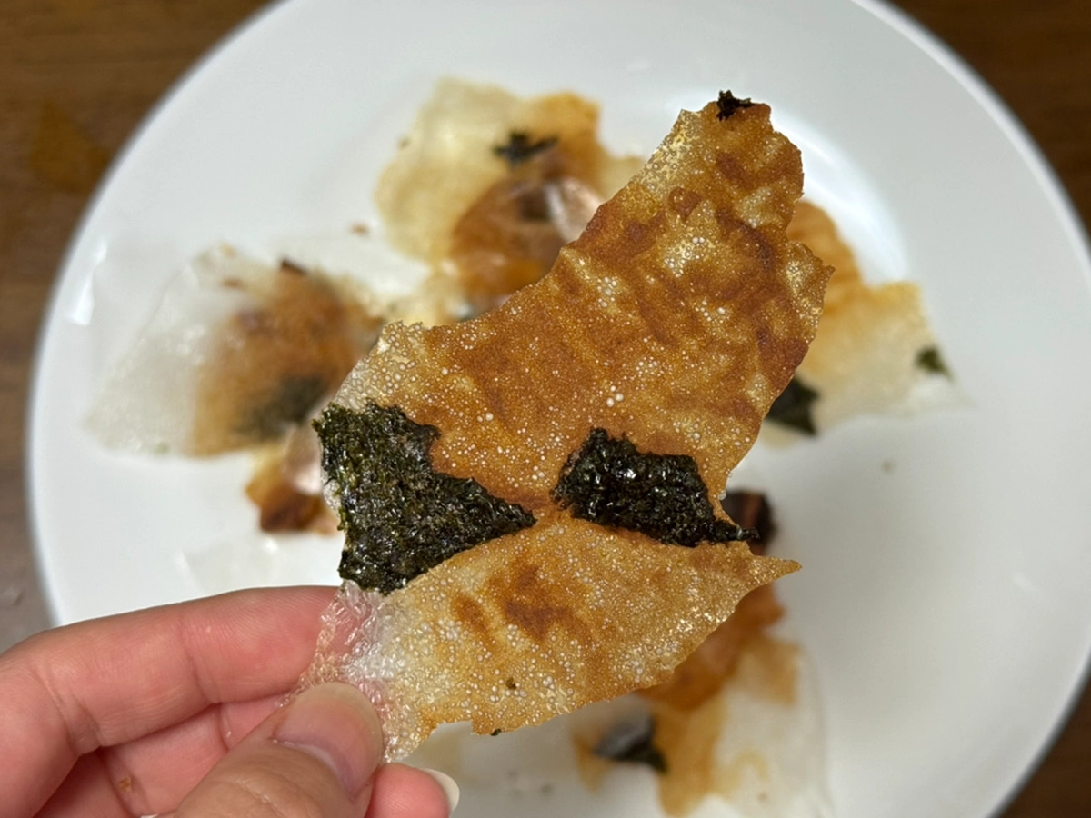 ライスペーパーチップス醤油味（撮影：grapeフード編集部）