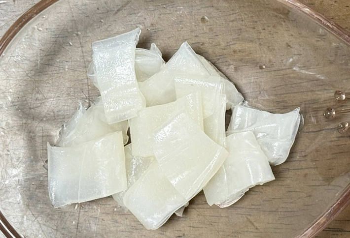 ライスペーパーのわらび餅（撮影：grapeフード編集部）