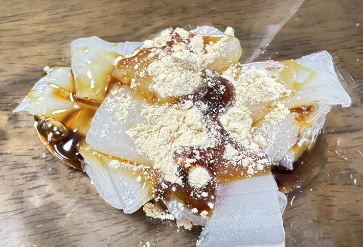 ライスペーパーのわらび餅（撮影：grapeフード編集部）