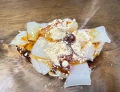 ライスペーパーのわらび餅（撮影：grapeフード編集部）