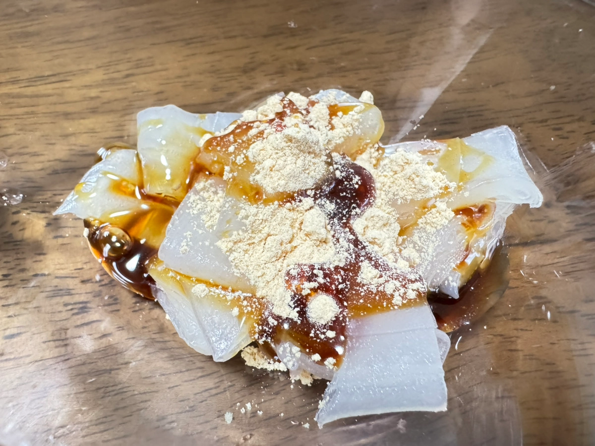 ライスペーパーのわらび餅（撮影：grapeフード編集部）