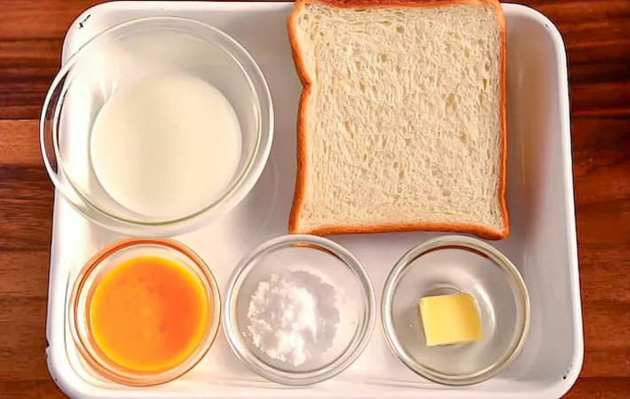 『玉子焼き器で作るフレンチトースト』材料の写真（撮影：小泉明代）