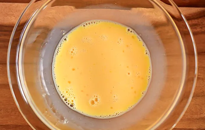 『玉子焼き器で作るフレンチトースト』を作る写真（撮影：小泉明代）