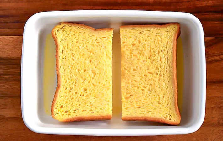 『玉子焼き器で作るフレンチトースト』を作る写真（撮影：小泉明代）