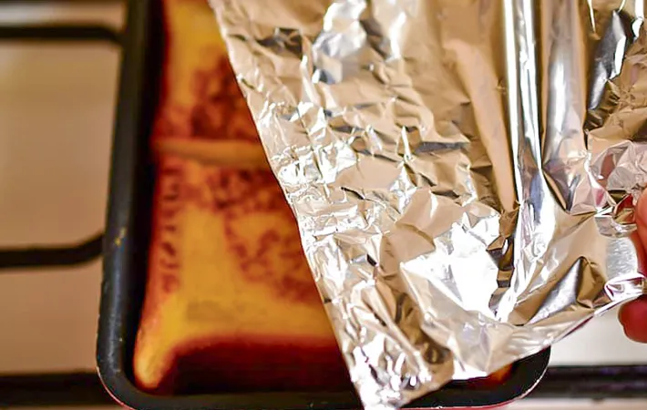 『玉子焼き器で作るフレンチトースト』を作る写真（撮影：小泉明代）