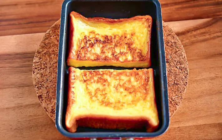 『玉子焼き器で作るフレンチトースト』を作る写真（撮影：小泉明代）