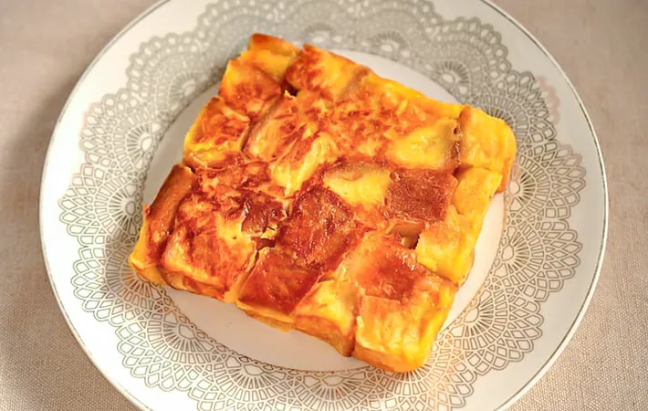 角切りの食パンで作った『玉子焼き器で作るフレンチトースト』の完成写真（撮影：小泉明代）