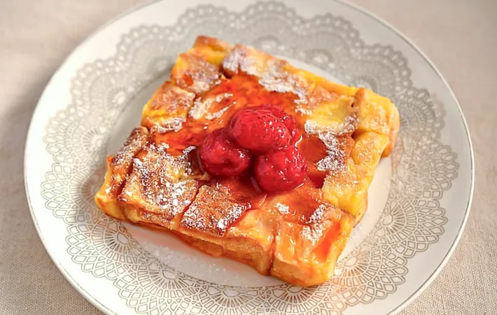 角切りの食パンで作った『玉子焼き器で作るフレンチトースト』の完成写真（撮影：小泉明代）