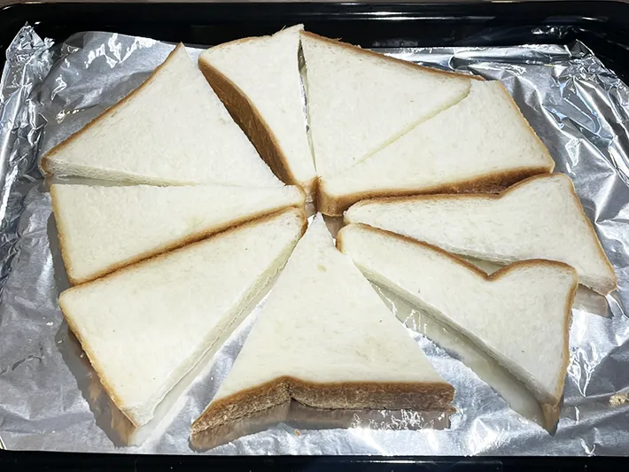 切った食パンを並べた写真（撮影：grapeフード編集部）