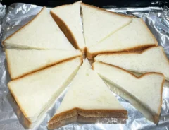 切った食パンを並べた写真（撮影：grapeフード編集部）