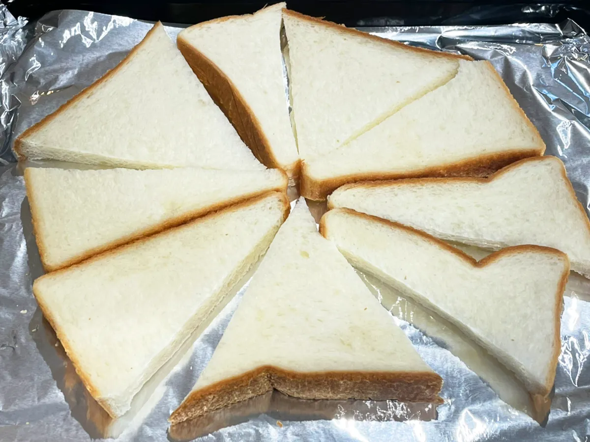 切った食パンを並べた写真（撮影：grapeフード編集部）
