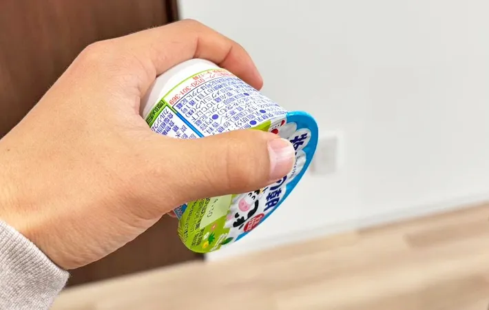 『牧場の朝ヨーグルトのフローズンアイス』を作る写真（撮影：キジカク）