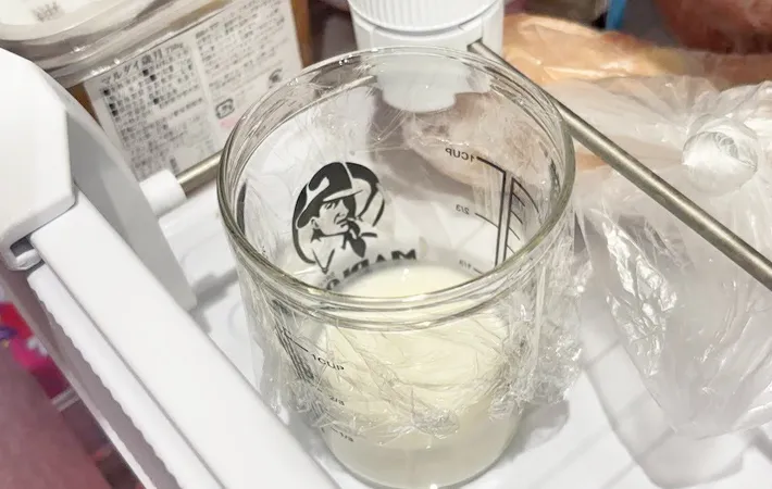 『牧場の朝ヨーグルトのフローズンアイス』を作る写真（撮影：キジカク）