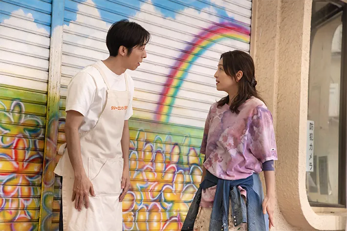 『リボーン ～最後のヒーロー～』に出演する高橋一生さんと中村アンさんが写る場面写真