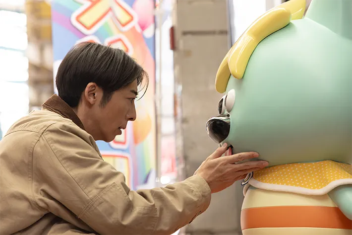 『リボーン ～最後のヒーロー～』に出演する高橋一生さんが写る場面写真