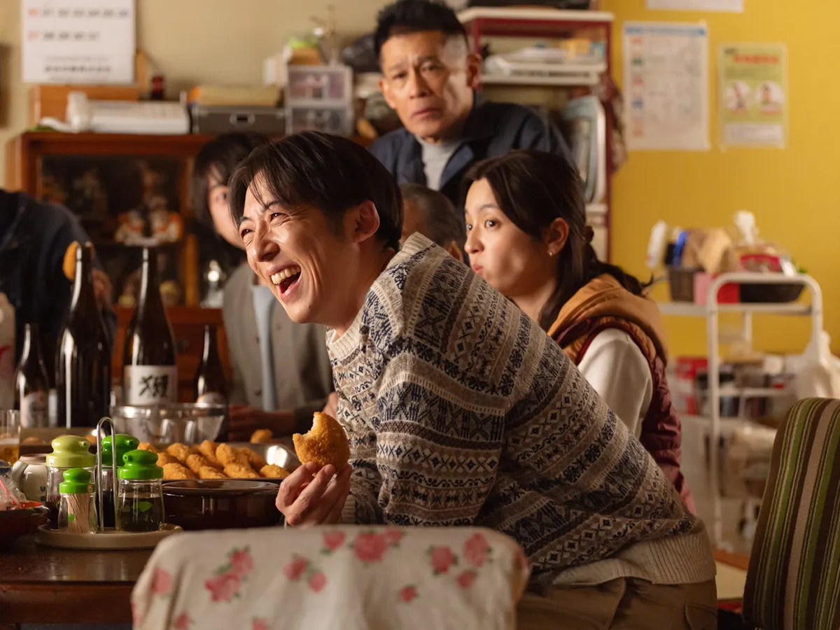 『リボーン ～最後のヒーロー～』に出演する高橋一生さんが写る場面写真