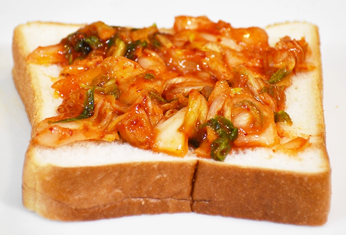 納豆キムチトースト（撮影：grapeフード編集部）