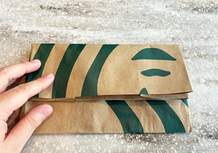 紙袋の活用写真（撮影：grapeライフハック編集部）