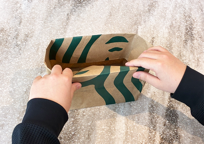 紙袋の活用写真（撮影：grapeライフハック編集部）