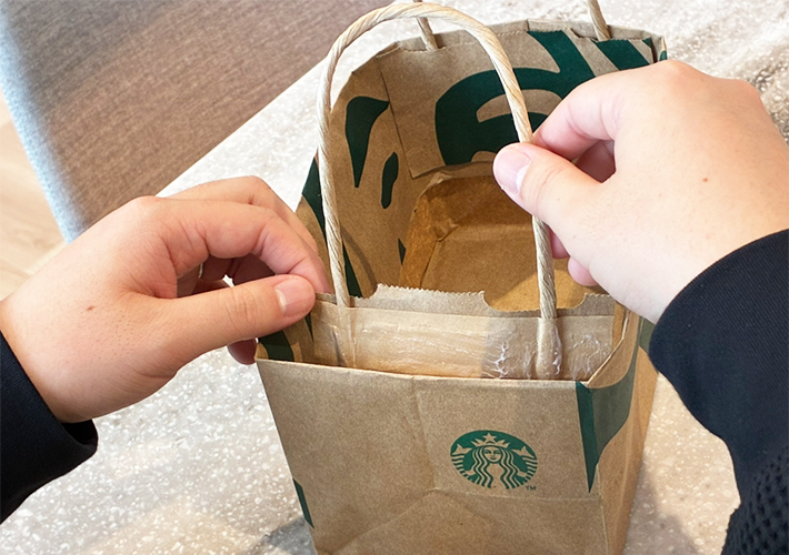 紙袋の活用写真（撮影：grapeライフハック編集部）