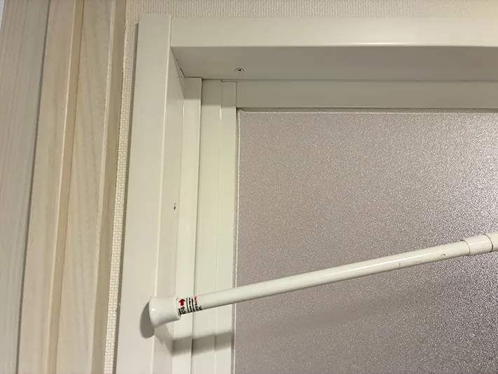 浴室に設置する突っ張り棒の先端（撮影：grapeライフハック編集部）