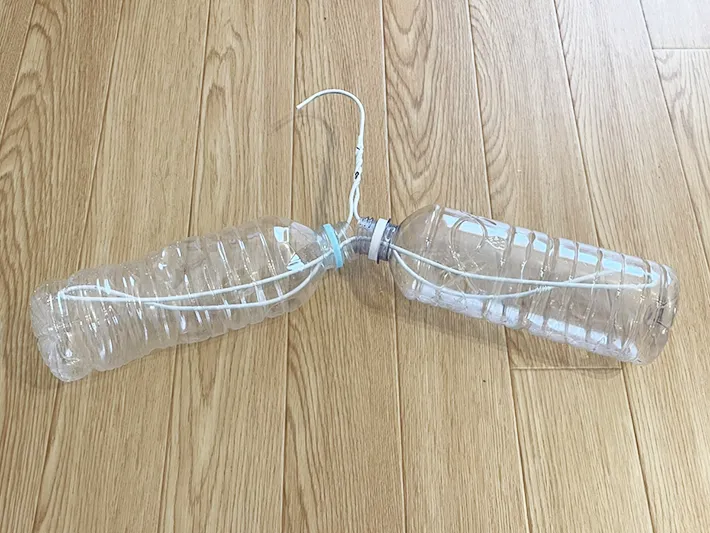 ペットボトルつきハンガーの写真（撮影：grapeライフハック編集部）