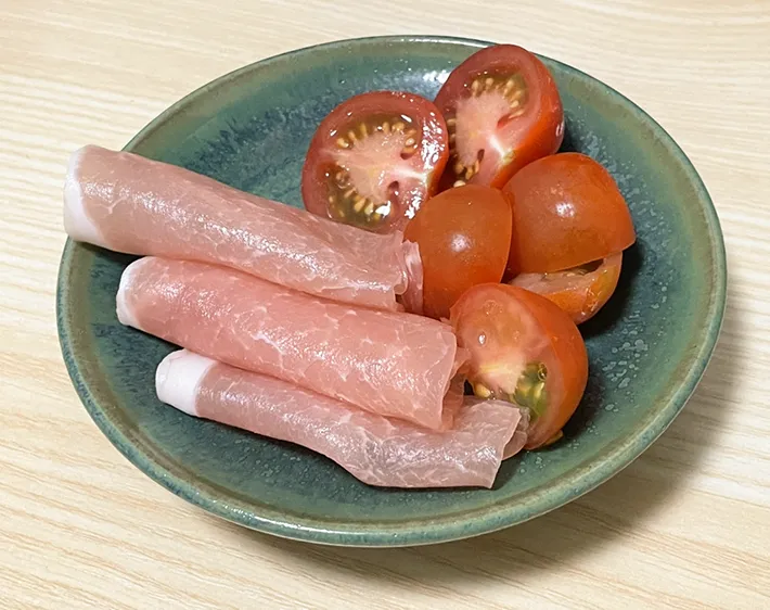 生ハムとプチトマトの写真（撮影：grapeフード編集部）