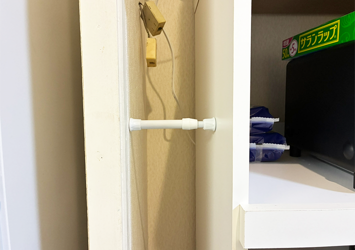 つっぱり棒の使用写真（撮影：grapeライフハック編集部）