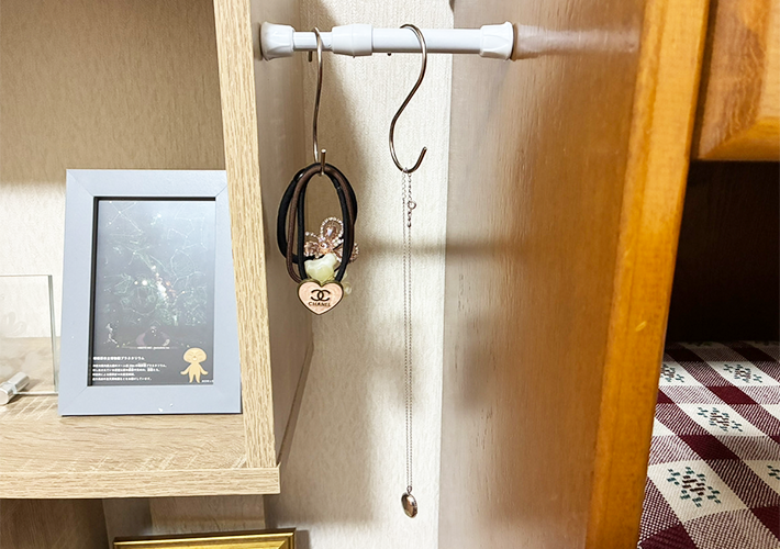 つっぱり棒の使用写真（撮影：grapeライフハック編集部）