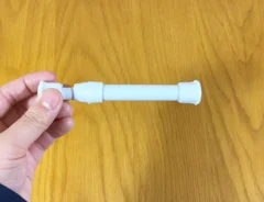 短いつっぱり棒の写真（撮影：grapeライフハック編集部）