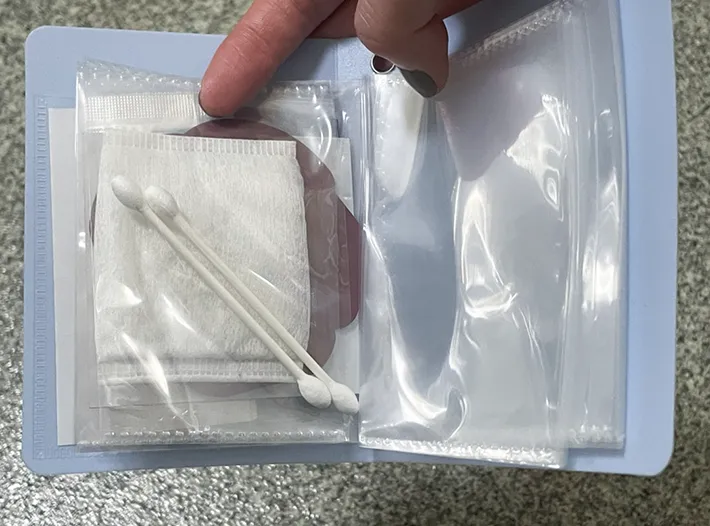 コットンや綿棒を『カードファイル』に入れた写真（撮影：grapeライフハック編集部）