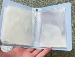 『カードファイル』を開いた状態の写真（撮影：grapeライフハック編集部）