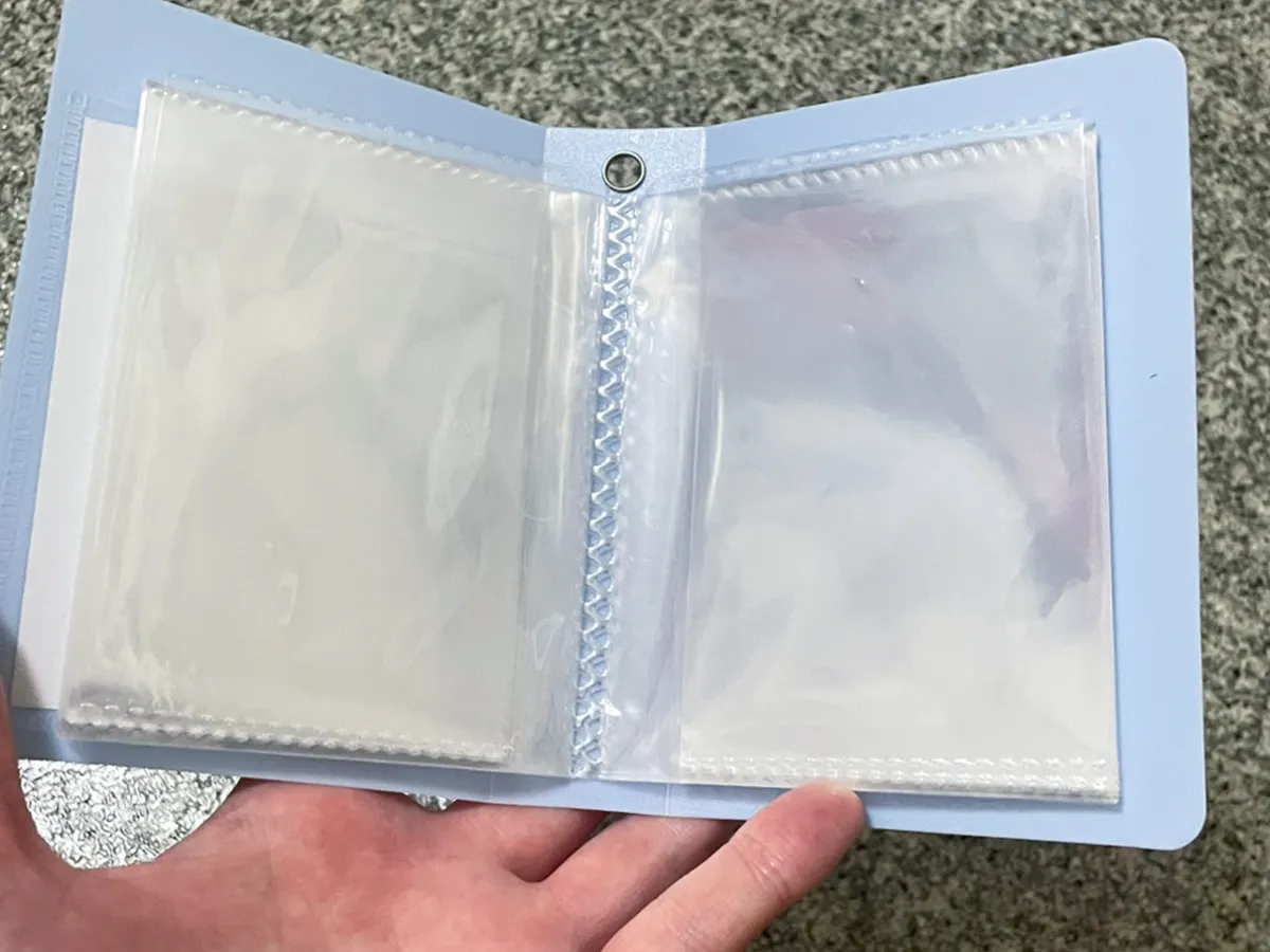 『カードファイル』を開いた状態の写真（撮影：grapeライフハック編集部）