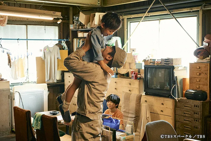 『田鎖ブラザーズ』に出演する和田正人さんと野田悠月さんと金子拓真さんが写る場面写真