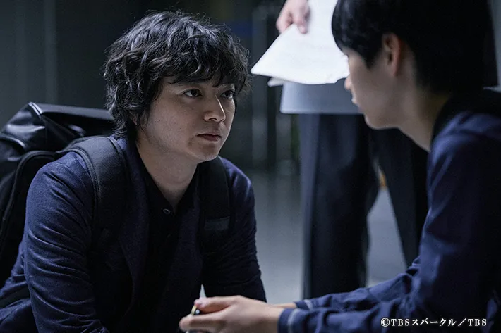 『田鎖ブラザーズ』に出演する染谷将太さんが写る場面写真