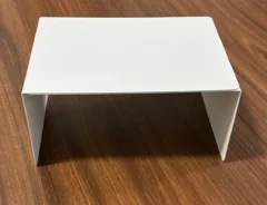 コの字に組み合わせた2個のブックエンド（撮影：grapeライフハック編集部）