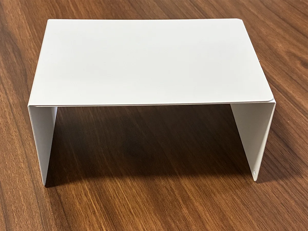 コの字に組み合わせた2個のブックエンド（撮影：grapeライフハック編集部）