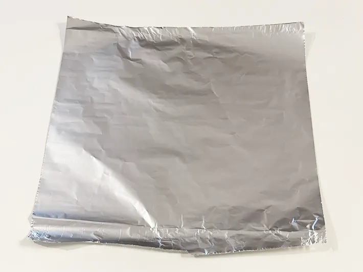 アルミホイルを広げた写真（撮影：grapeライフハック編集部）