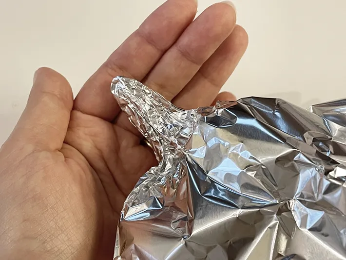 アルミホイルの先を細くした写真（撮影：grapeライフハック編集部）