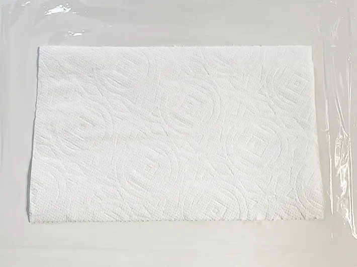 キッチンペーパーを広げた写真（撮影：grapeライフハック編集部）