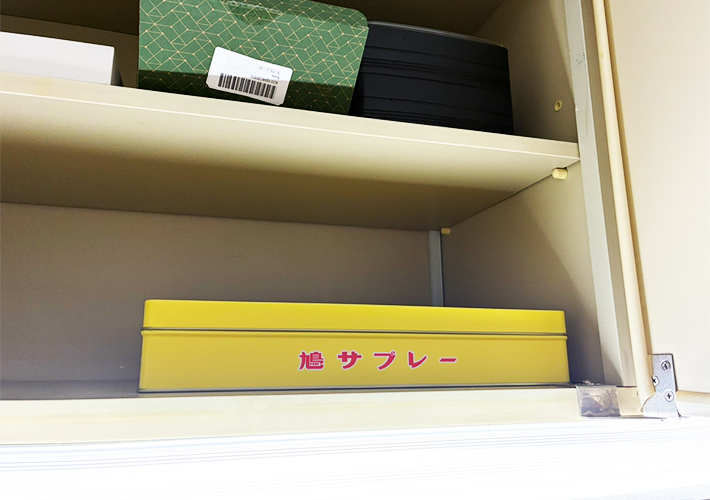 鳩サブレーの缶の活用写真（撮影：grapeライフハック編集部）