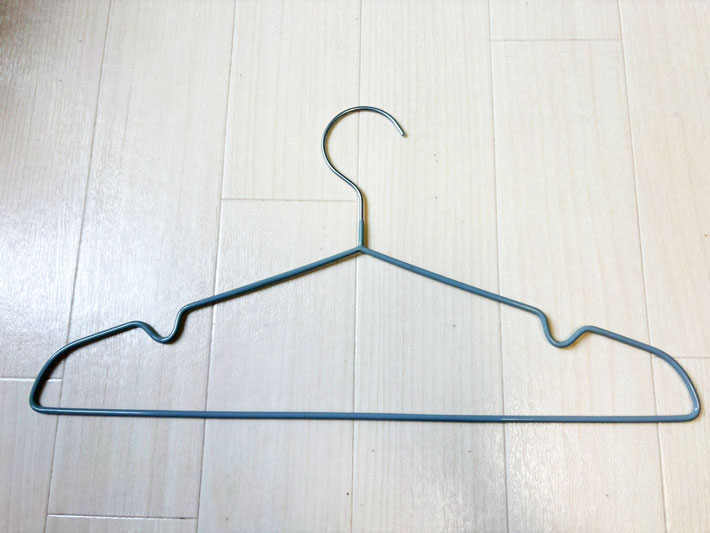 針金ハンガーティッシュホルダーの写真（撮影：grapeライフハック編集部）