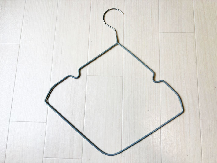 針金ハンガーティッシュホルダーの写真（撮影：grapeライフハック編集部）