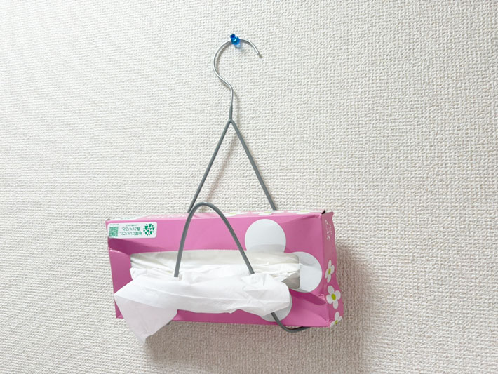 針金ハンガーティッシュホルダーの写真（撮影：grapeライフハック編集部）