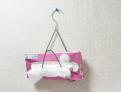 針金ハンガーティッシュホルダーの写真（撮影：grapeライフハック編集部）